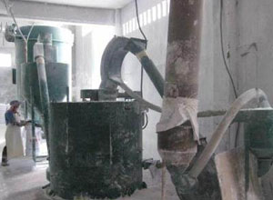 篩分膨潤土現場,要求90%物料過篩